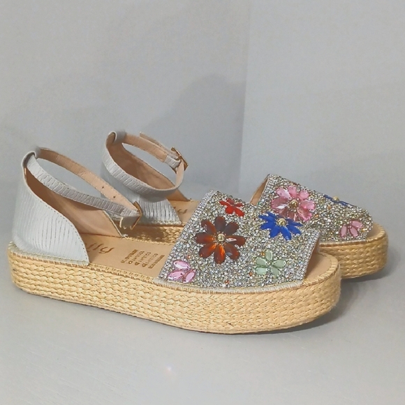 Embellished Floral Sandals ,size 41, fits size 10, made In Colombia, pre-owned - Picture 1 of 7